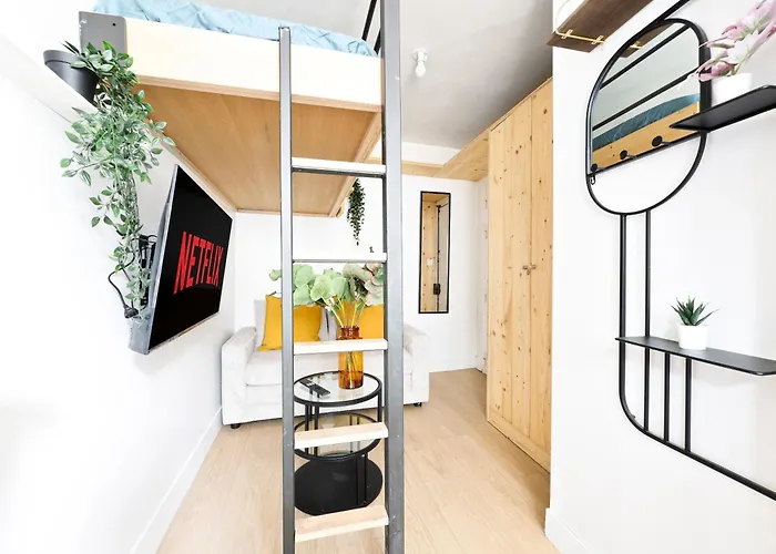 Le Marais Cozy Free Netflix Paris