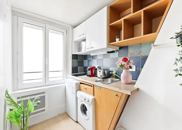 Le Marais Cozy Free Netflix Paris